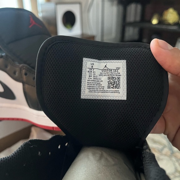 Nike Jordan 1s lows “RED TOE” - Picture 3 of 5